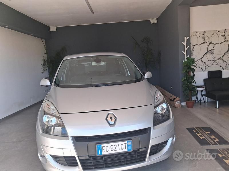 Usata Renault Scénic III Dynamique 110 CV (80 kW) 2010 Grigio Monovolume