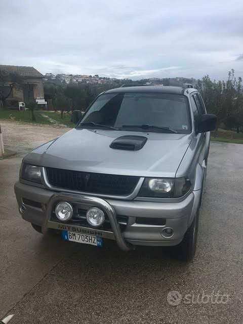 Usata Mitsubishi Pajero 99 CV (72 kW) 2000 Grigio SUV