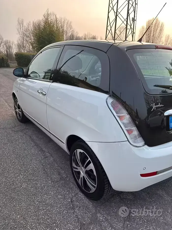 Usata Lancia Ypsilon 80 CV (58 kW) 2011 Bianco Utilitaria