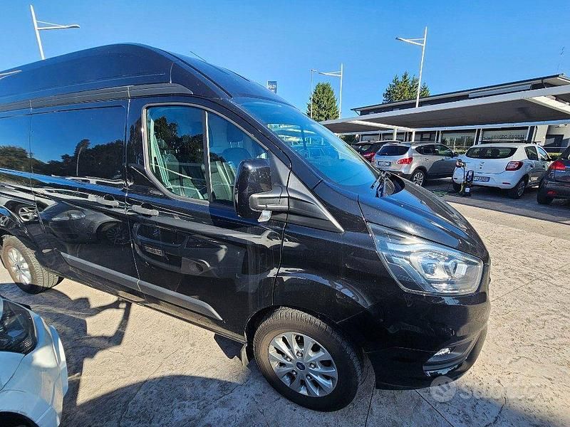 Nero pastello Usata 2019 Ford Transit Custom Titanium Tre volumi | 17.000 € (Super prezzo) - Immagine 1/4