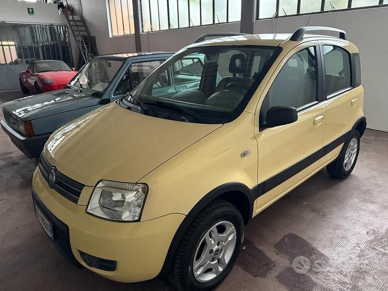 Usado Fiat Panda 4x4 Climbing 60 CV (44 kW) 2006 Amarillo Utilitario