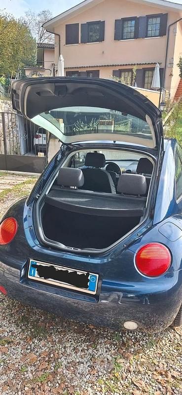 Usata VW New Beetle 102 CV (75 kW) 2005 Blu Utilitaria