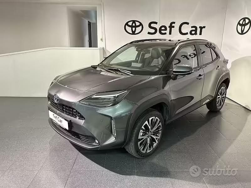 Usata Toyota Yaris Cross Lounge 115 CV (84 kW) 2023 Grigio SUV