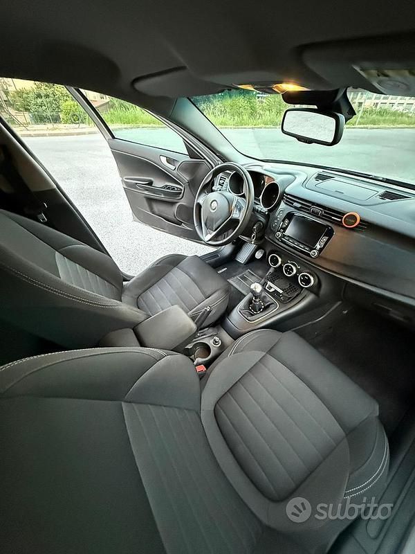 Usata Alfa Romeo Giulietta 120 CV (88 kW) 2018 Grigio Utilitaria
