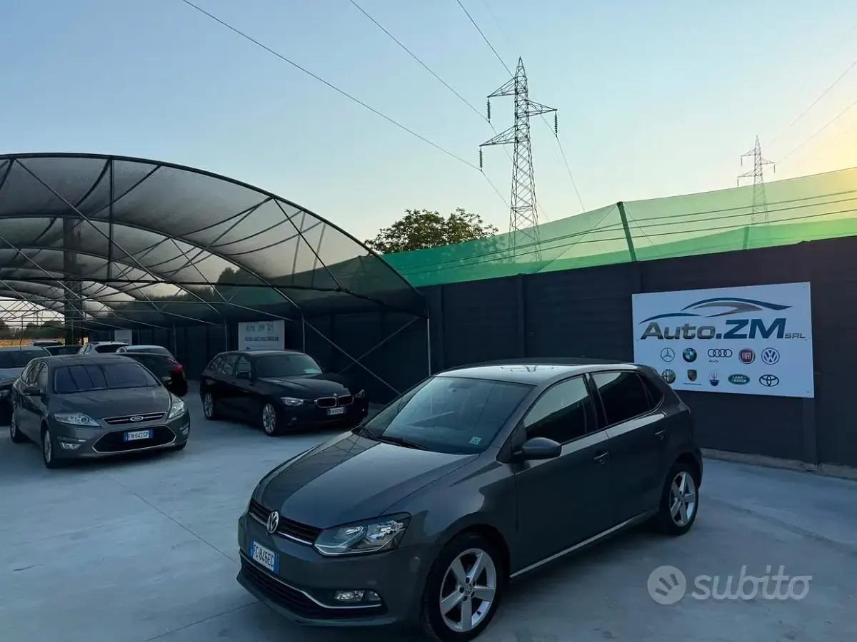 Usata VW Polo Trendline 75 CV (55 kW) 2015 Grigio Berlina
