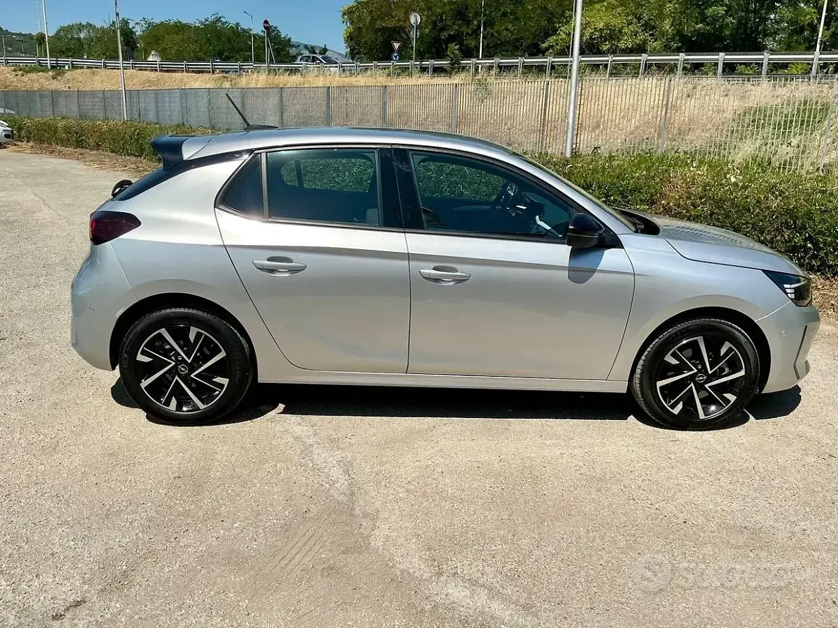 Usata Opel Corsa 101 CV (74 kW) 2025 Grigio Utilitaria