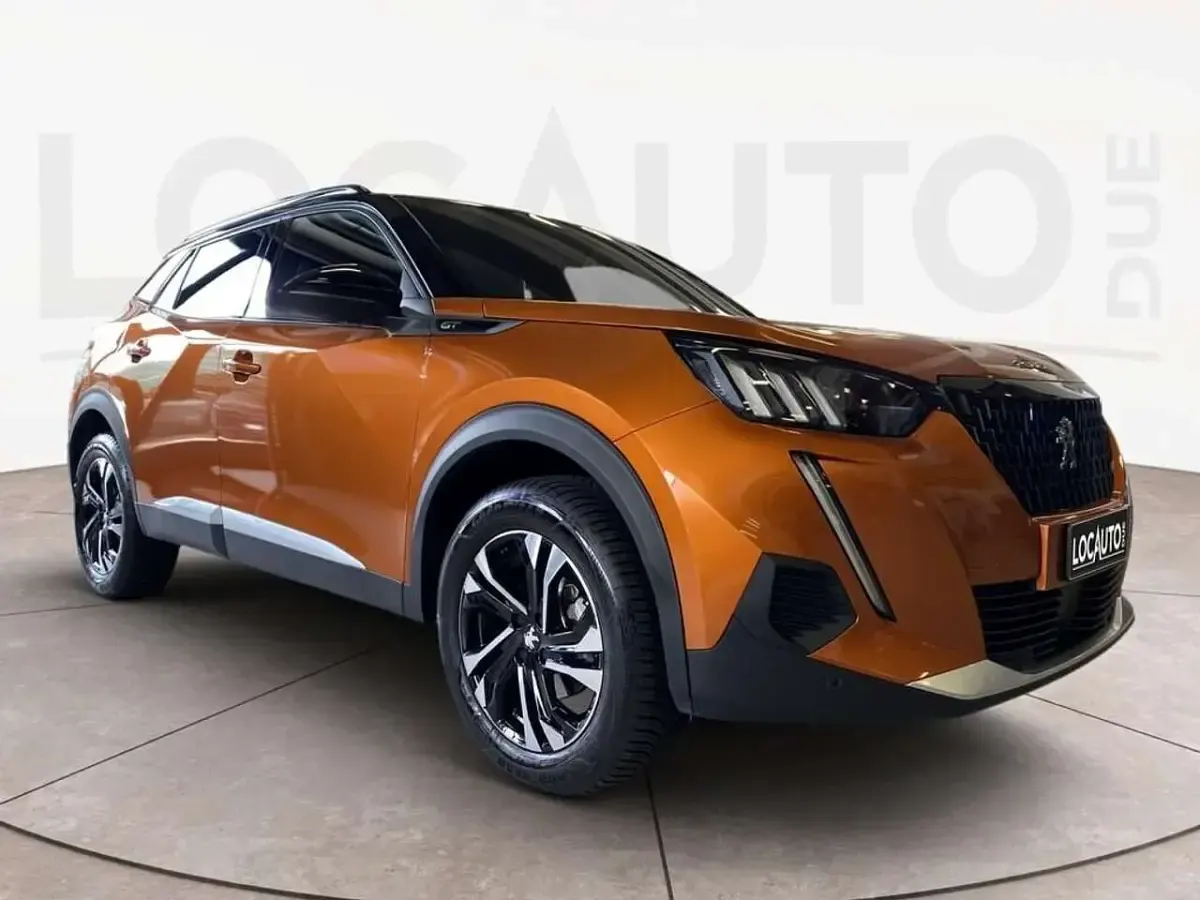 Usata Peugeot 2008 GT 131 CV (96 kW) 2023 Arancione SUV