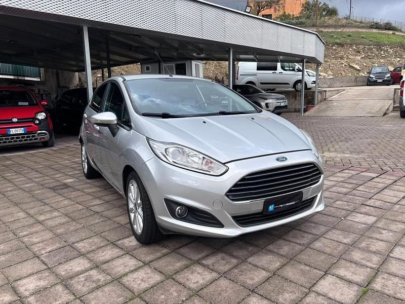 Usata Ford Fiesta 74 CV (54 kW) 2017 Grigio Utilitaria