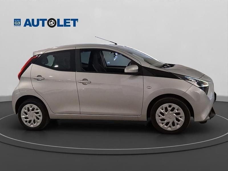 Usata Toyota Aygo Connect Style 72 CV (52 kW) 2021 Argento Utilitaria