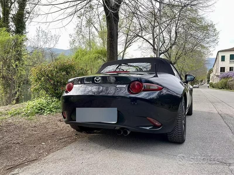 Usata Mazda MX5 131 CV (96 kW) 2017 Nero Cabrio