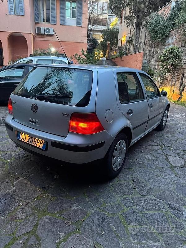 Usata VW Golf 2002 Grigio Berlina