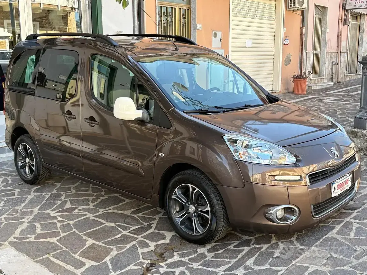 Usata Peugeot Partner 92 CV (67 kW) 2013 Marrone Monovolume