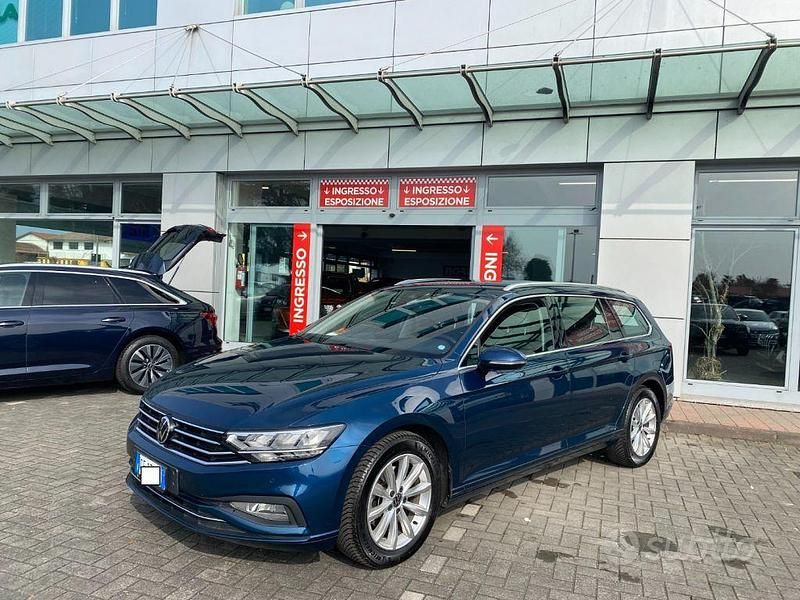 Usata VW Passat Business 122 CV (89 kW) 2021 Blu Station wagon