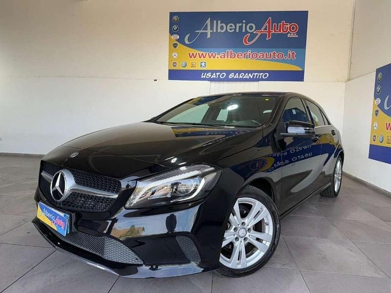 Nero Usata 2017 Mercedes A180 Tre volumi | 15.900 € (Buon prezzo) - Immagine 1/4
