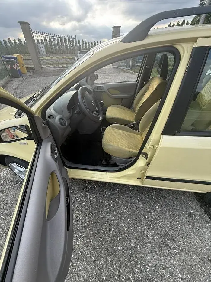 Usata Fiat Panda 69 CV (50 kW) 2005 Giallo Utilitaria