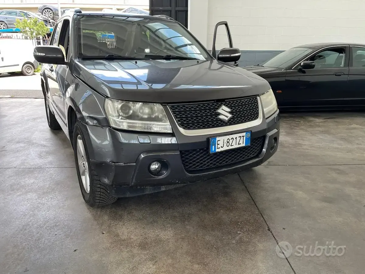 Usata Suzuki Grand Vitara 129 CV (94 kW) 2011 Grigio SUV