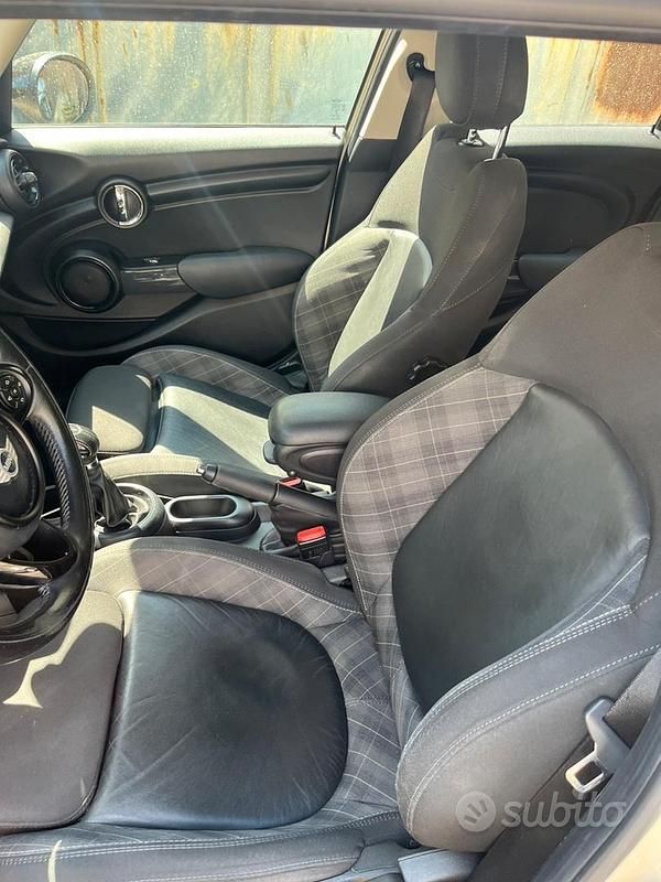 Begagnad Mini Cooper D 136 HK (100 kW) 2017 Vit Halvkombi