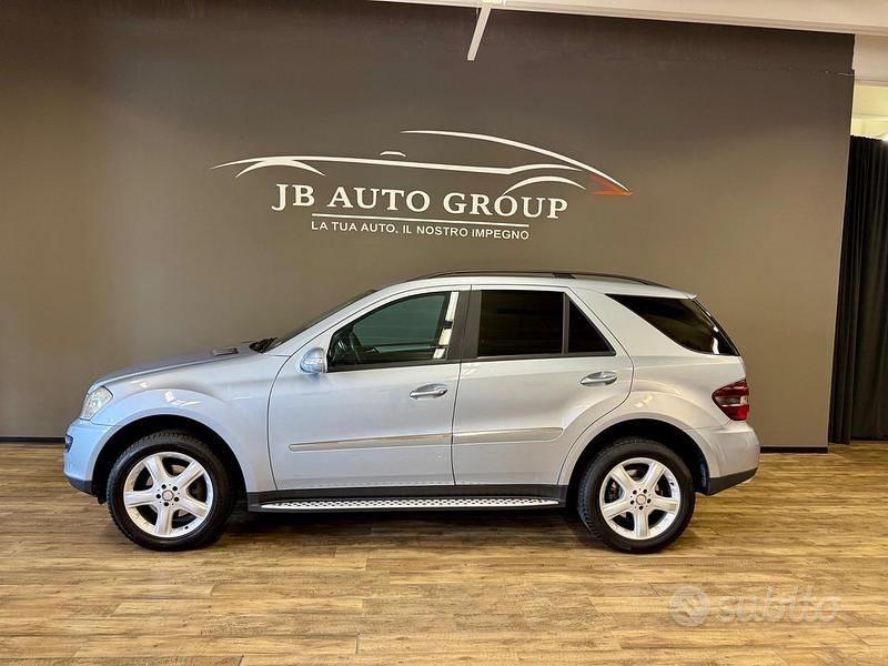 Usata Mercedes ML320 Chrome 224 CV (164 kW) 2006 Blu SUV