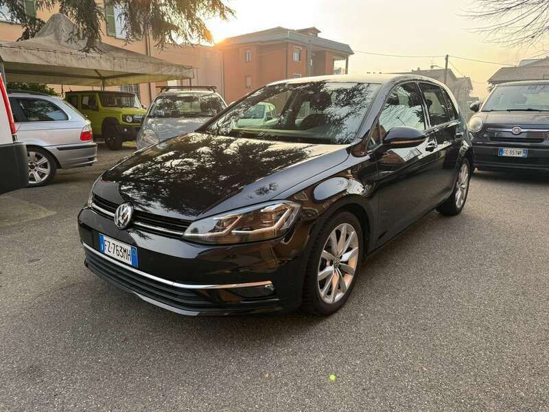 Nero Usata 2020 VW Golf VII Executive Tre volumi | 21.900 € (Buon prezzo) - Immagine 1/4
