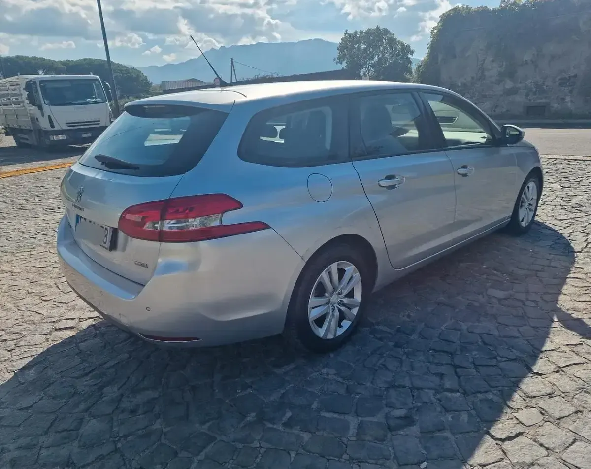 Usata Peugeot 308 Business-Line 119 CV (87 kW) 2015 Argento Station wagon