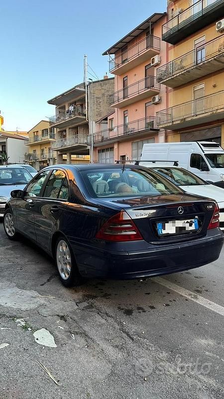 Usata Mercedes C220 143 CV (105 kW) 2001 Blu Berlina