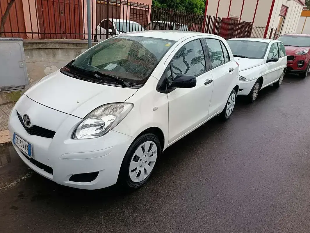 Usata Toyota Yaris Sol 69 CV (50 kW) 2011 Utilitaria