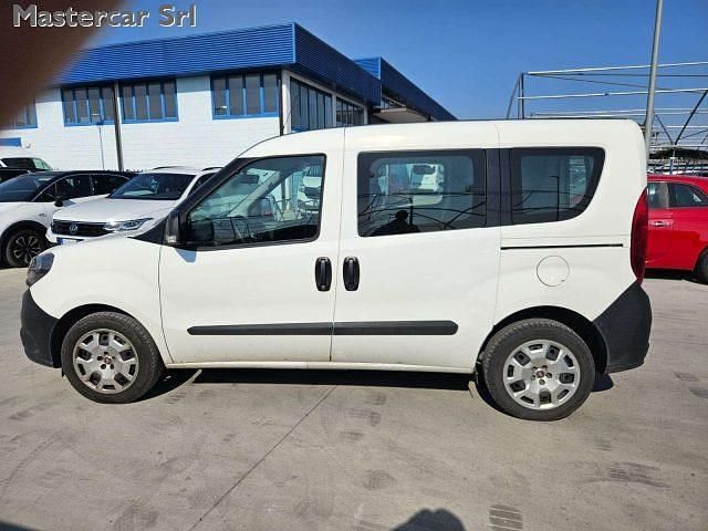 Usata Fiat Doblò Easy 95 CV (69 kW) 2019 Bianco Monovolume