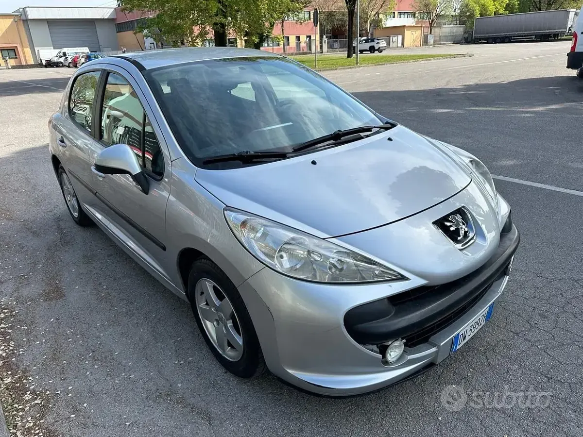 Usata Peugeot 207 73 CV (53 kW) 2009 Nero Berlina