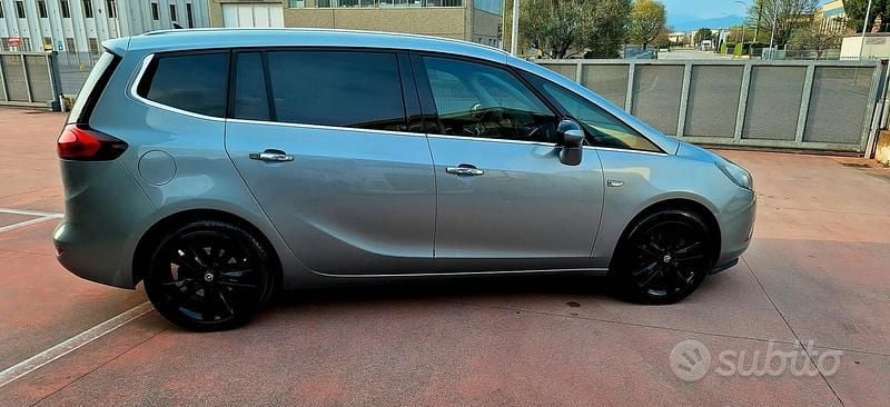 Usata Opel Zafira 130 CV (95 kW) 2012 Grigio Monovolume