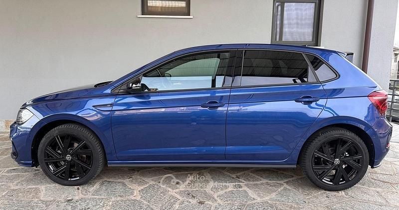 Usata VW Polo R-line 110 CV (80 kW) 2023 Blu Utilitaria