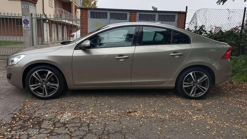 Usata 2011 Volvo S60 Momentum Tre volumi | 9500 € (Buon prezzo) - Immagine 1/3