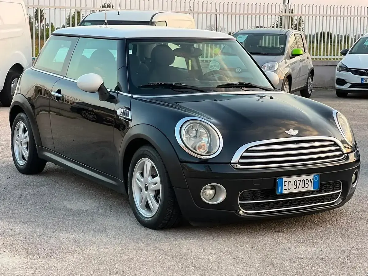 Usata Mini Cooper D 109 CV (80 kW) 2010 Nero Utilitaria