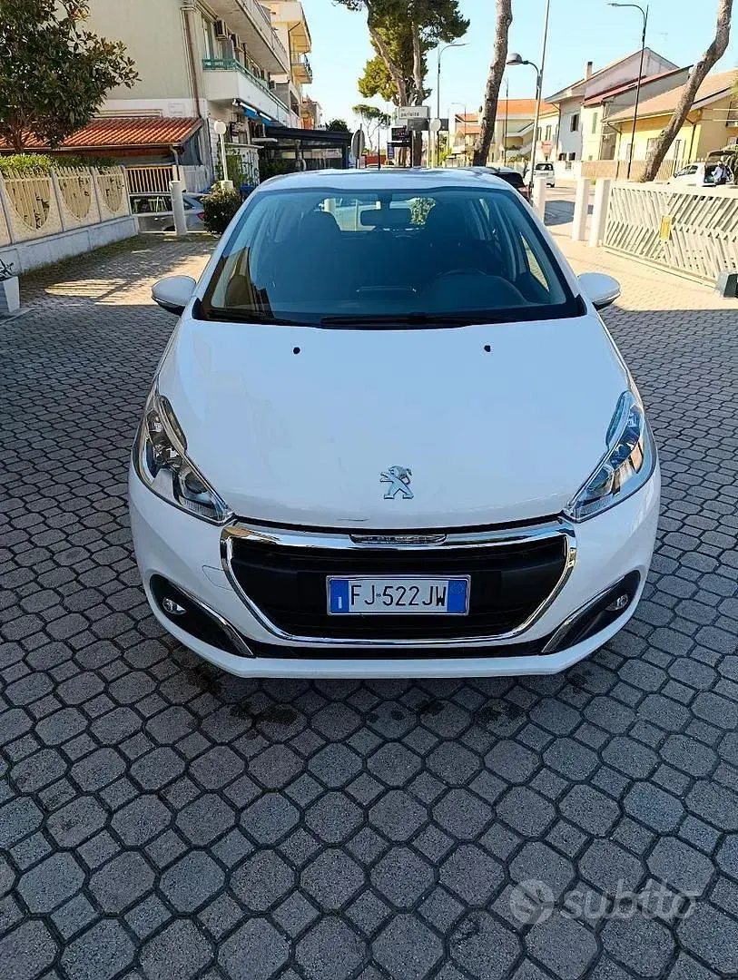 Usata Peugeot 208 82 CV (60 kW) 2017 Bianco Utilitaria