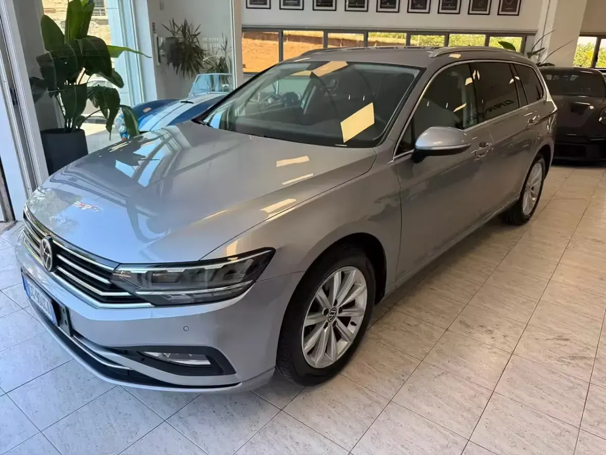 Usata VW Passat 122 CV (89 kW) 2021 Argento Station wagon