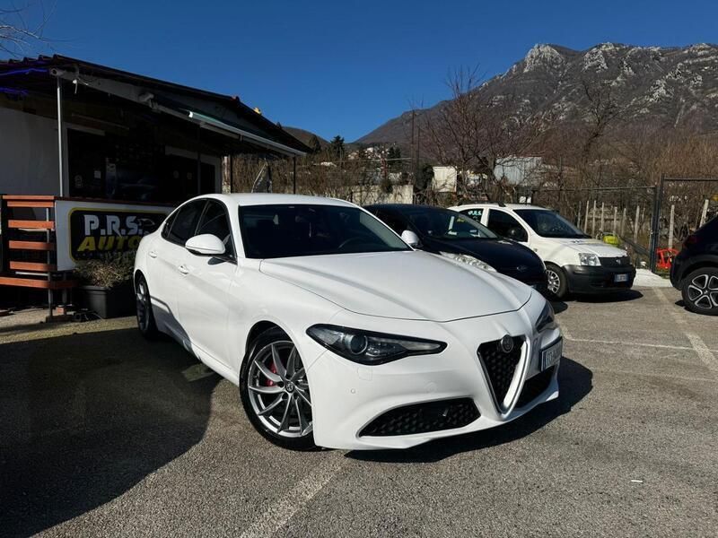 Usata Alfa Romeo Giulia Super 150 CV (110 kW) 2016 Bianco Berlina