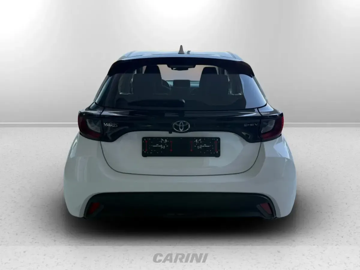 Nuova Toyota Yaris Hybrid Active 116 CV (85 kW) 2026 Bianconero Berlina