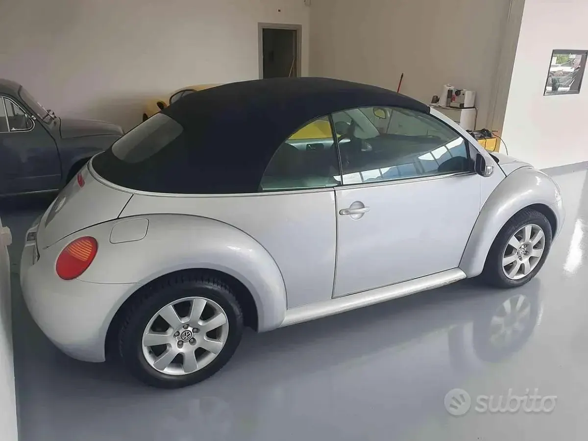 Usata VW New Beetle 102 CV (75 kW) 2003 Grigio Utilitaria