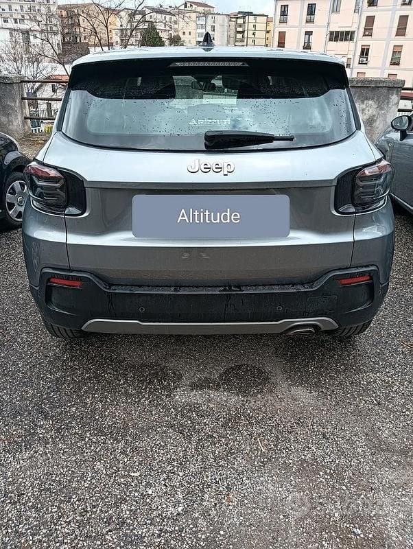 Usata Jeep Avenger 100 CV (73 kW) 2023 Grigio SUV