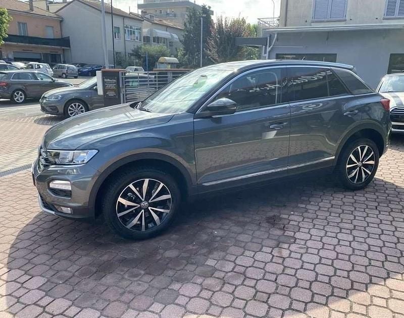 Usata VW T-Roc R-line 116 CV (85 kW) 2020 Nero SUV