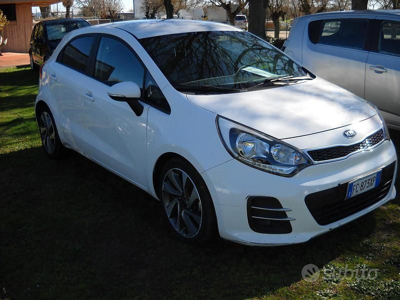 Usata Kia Rio 89 CV (65 kW) 2016 Bianco Utilitaria
