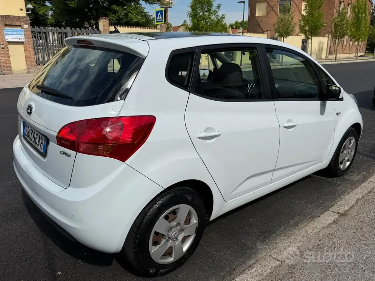 Usata Kia Venga 90 CV (66 kW) 2013 Bianco Utilitaria