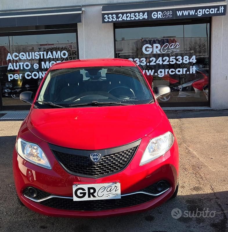 Usata Lancia Ypsilon Gold 69 CV (50 kW) 2017 Rosso Utilitaria