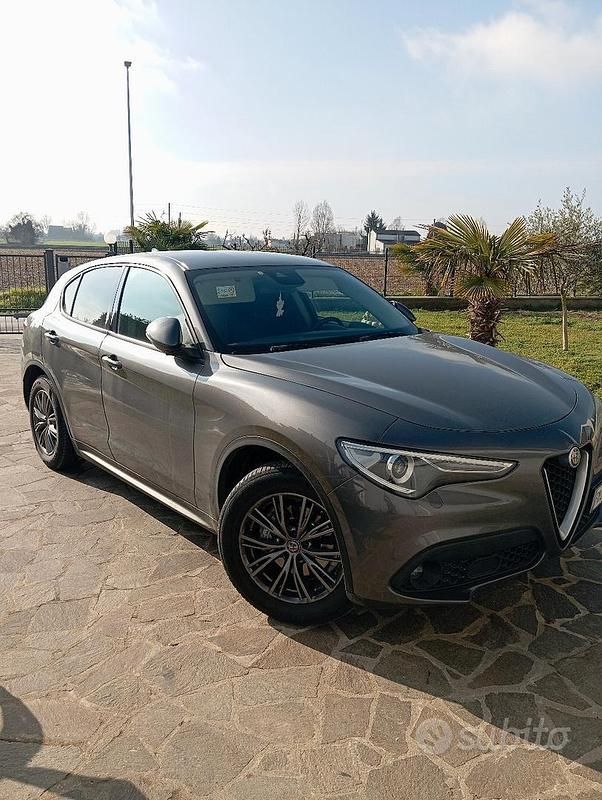 Usata Alfa Romeo Stelvio 180 CV (132 kW) 2017 Grigio SUV