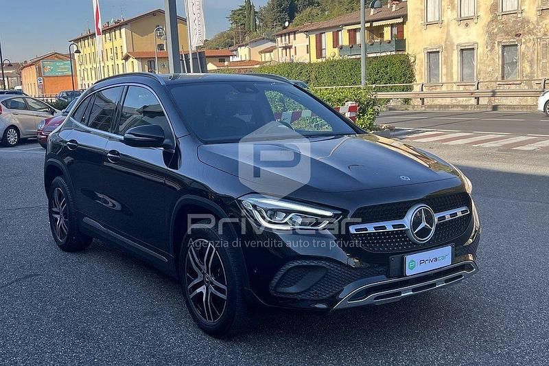 Usata Mercedes GLA180 115 CV (84 kW) 2020 Nero SUV