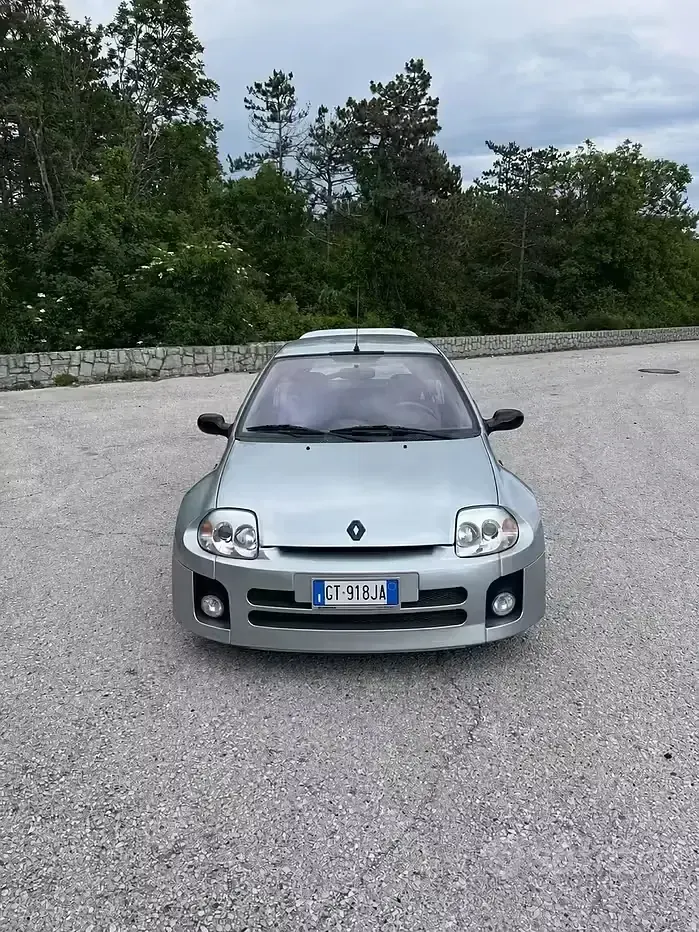 Usata Renault Clio 230 CV (169 kW) 2001 Grigio Monovolume