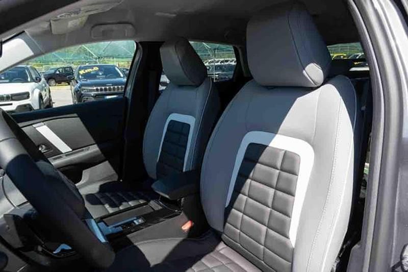 Nuova Citroën C4 2025 Grigio Berlina