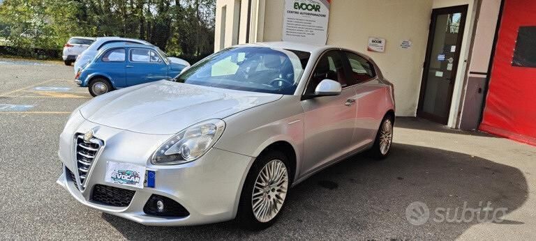 Usata Alfa Romeo Giulietta Distinctive 140 CV (102 kW) 2013 Grigio Utilitaria