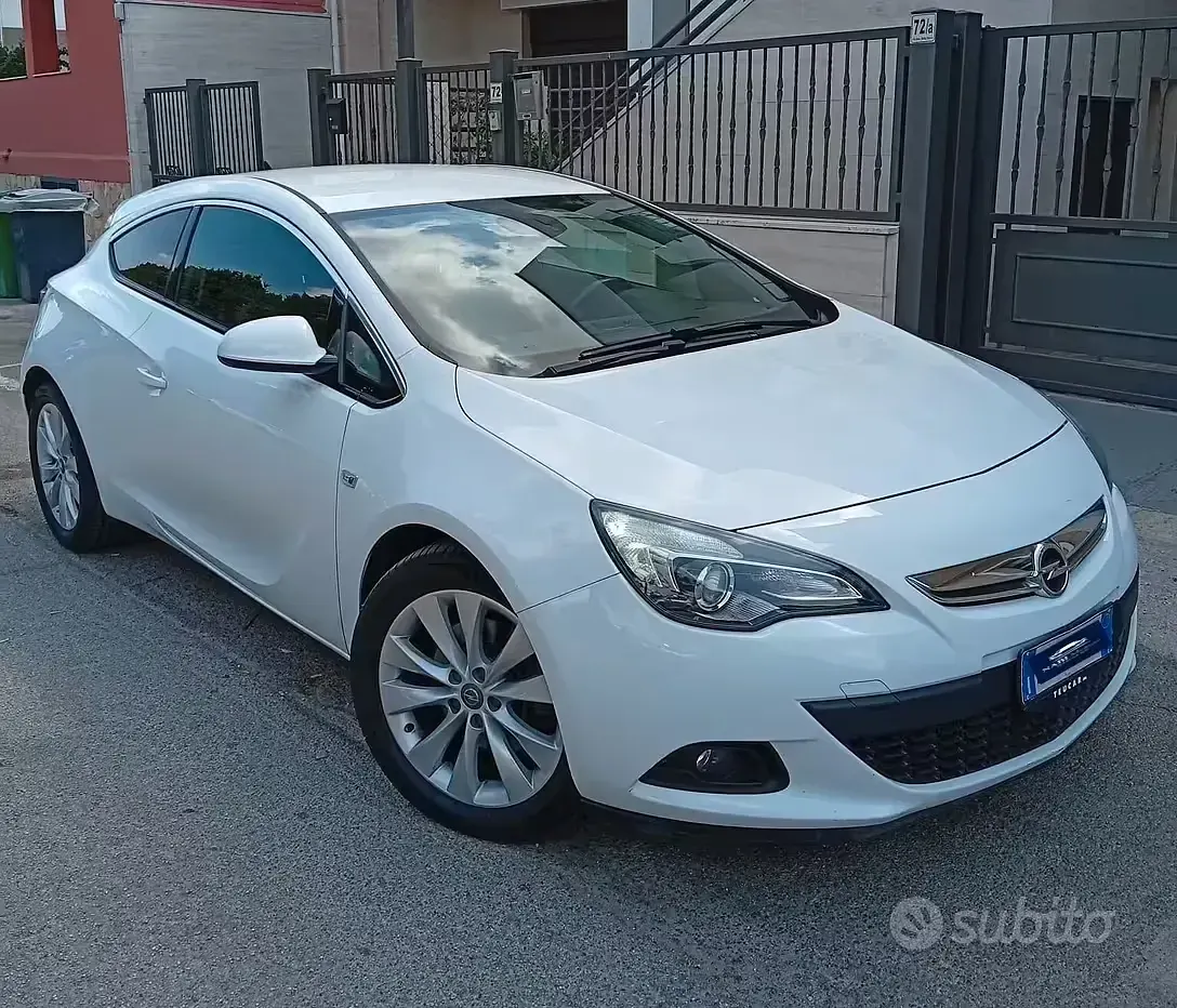 Usata Opel Astra GTC Cosmo 110 CV (80 kW) 2014 Bianco Berlina