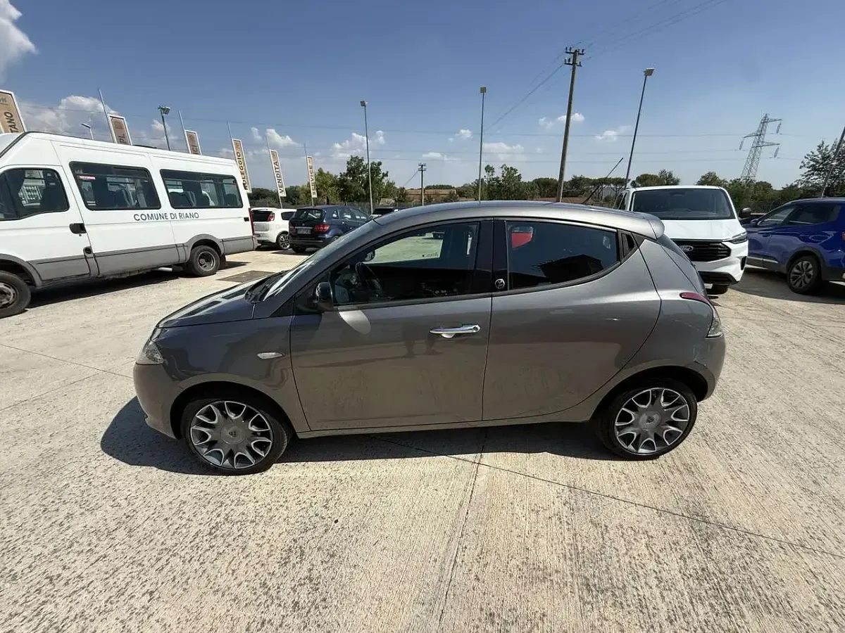 Usata Lancia Ypsilon S 95 CV (69 kW) 2015 Grigio Utilitaria