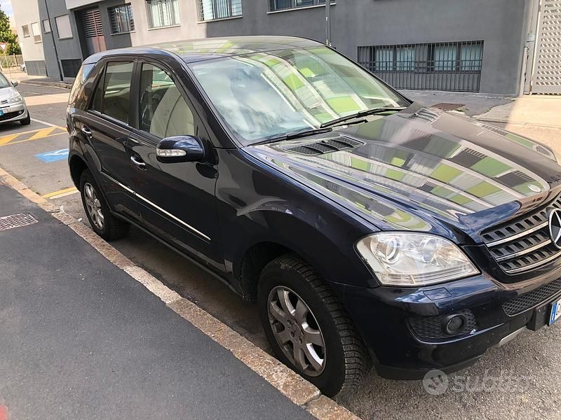 Blu Usata 2006 Mercedes ML350 SUV | 9900 € (Buon prezzo) - Immagine 1/4